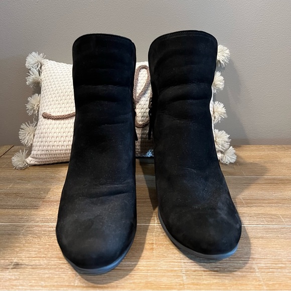 Black Leather /Suede Booties w/Zippers - size 10 EUC - Multi texture - Picture 2 of 16